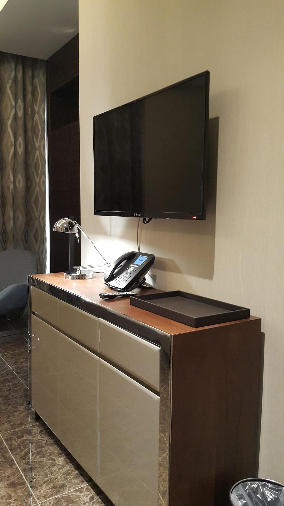 M Hotel Makkah By Millennium Mecca Екстер'єр фото A television and telephone in a hotel room