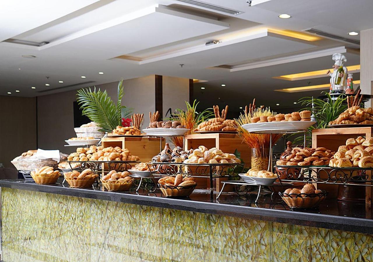 M Hotel Makkah By Millennium Mecca Екстер'єр фото Breakfast buffet at the hotel