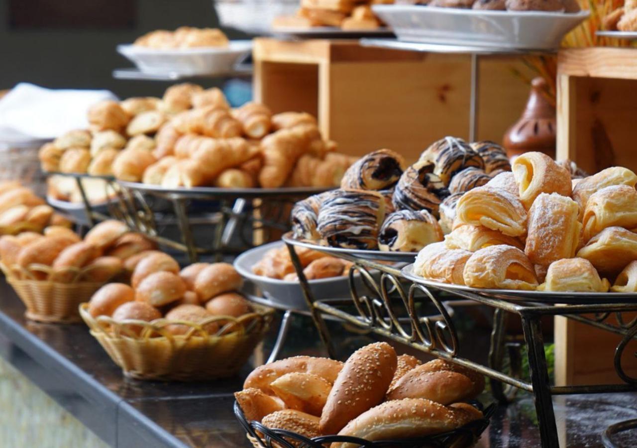 M Hotel Makkah By Millennium Mecca Екстер'єр фото Various types of bread