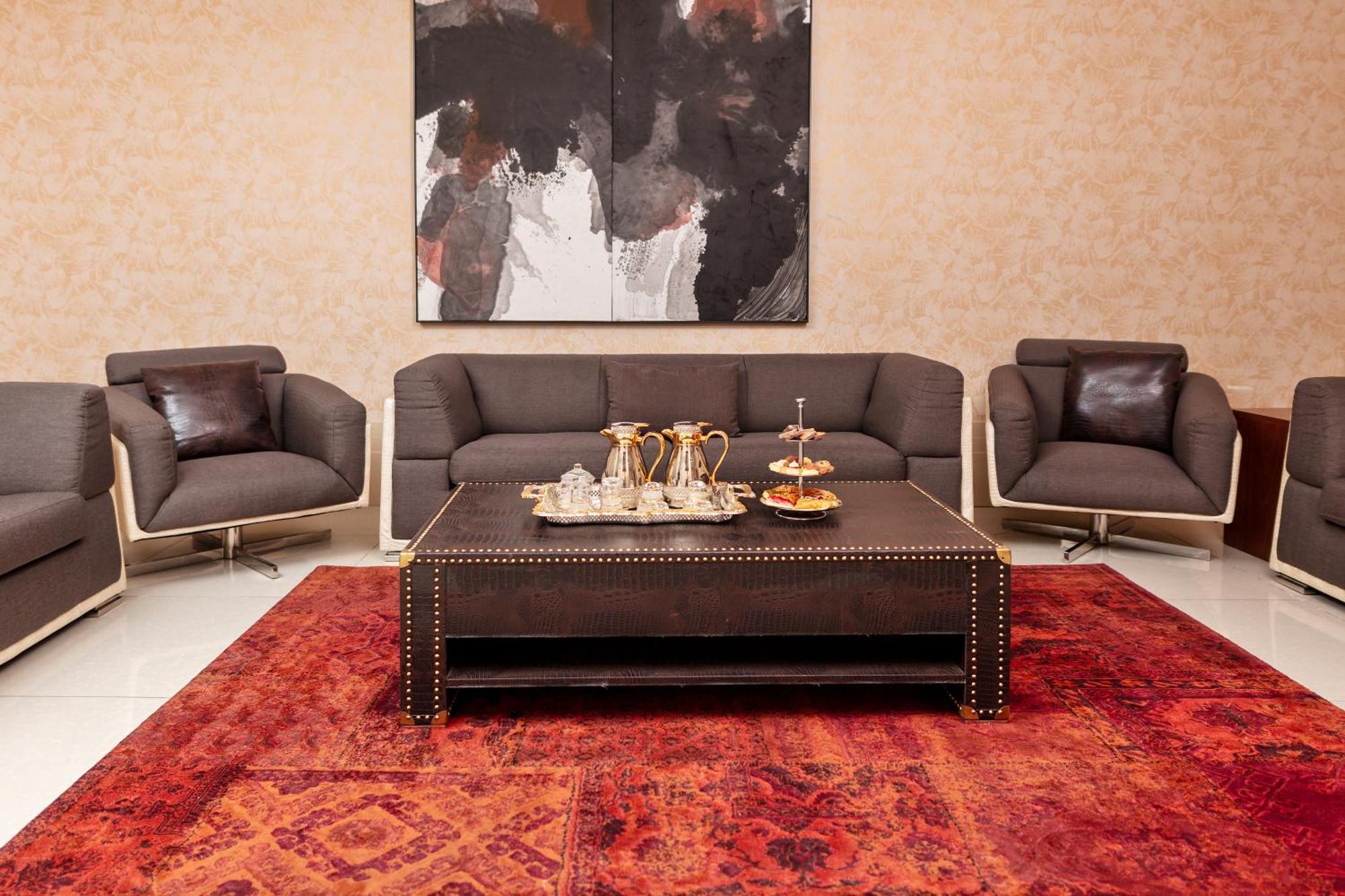 M Hotel Makkah By Millennium Mecca Екстер'єр фото A coffee table with a leather top