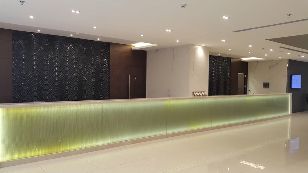 M Hotel Makkah By Millennium Mecca Екстер'єр фото Reception desk