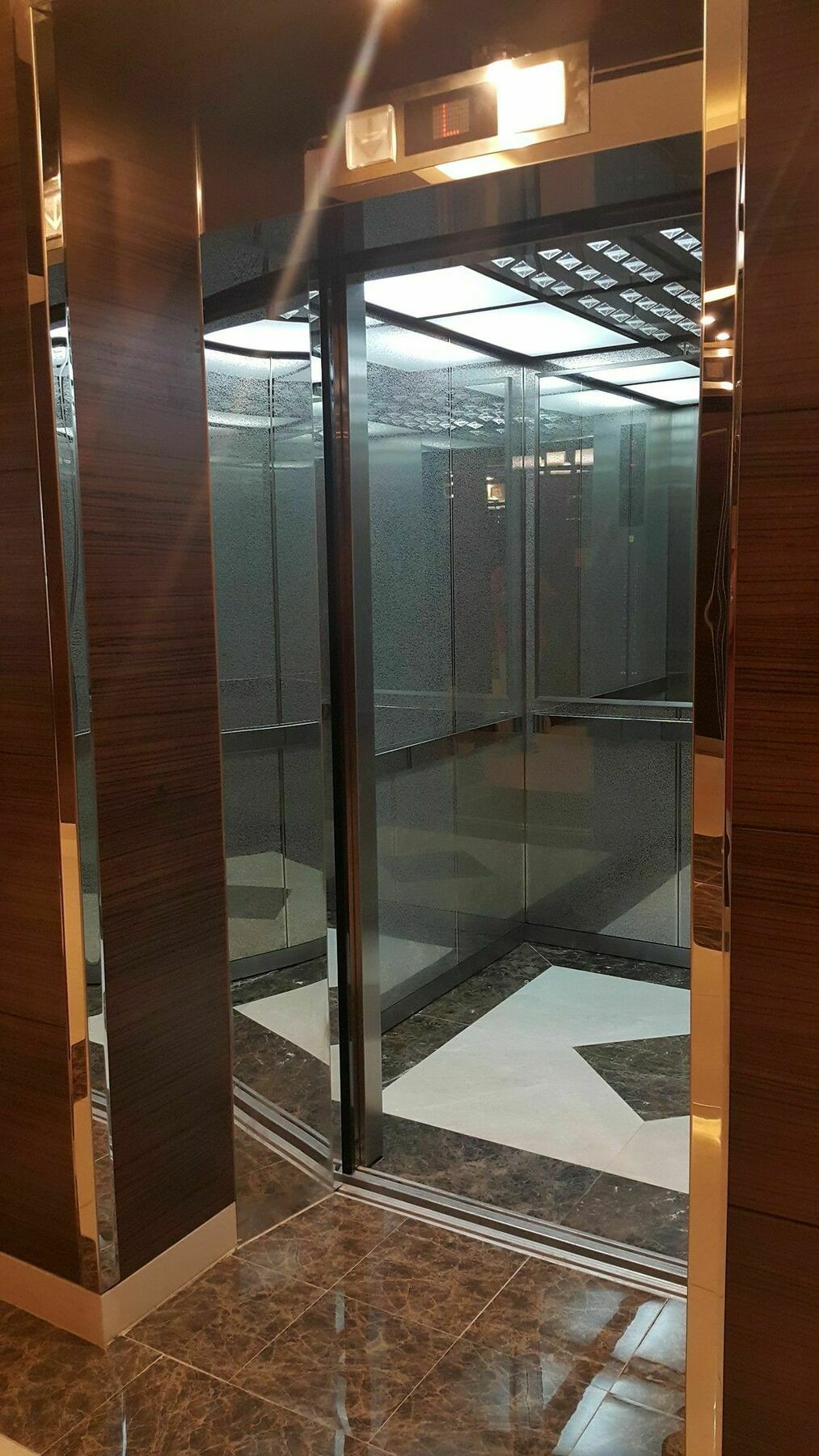 M Hotel Makkah By Millennium Mecca Екстер'єр фото A lift cabin